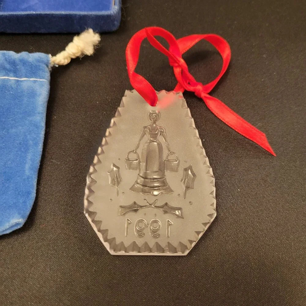 1991 Waterford Crystal 12 Days Of Christmas Ornament Eight Maids a Milking Case - Picture 3 of 4